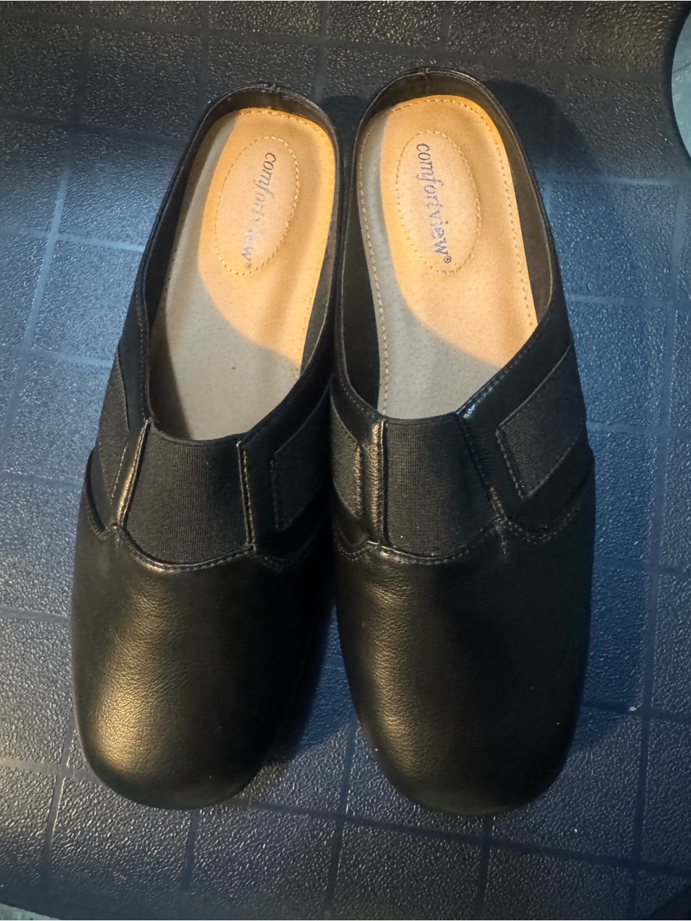 comfortview Black Mule Clogs with Elastic Panels